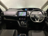 全方位で視界が広い。気持ちがよくて、運転もしやすい。1列目から3列目まで、すべての席がゆったりと座れるスペシャルシートです♪