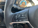 運転中も視線を外さずチャンネルやボリューム調整可能、安心便利なステアリングスイッチ付き!