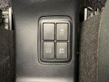 【ECOモード】ECOスイッチを押すとバルブタイミングや点火位置の制御など省燃費モードで走行してくれ、メーター内に表示されます♪