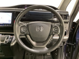 ハンドルにHondaセンシング系のクルーズコントロールやレーンキープアシストなどのスイッチと、オーディオの操作スイッチが装備されています。ハンドルから手を離さず安全に操作できます。