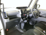 見通しのよいすっきりとした視界で、誰でも運転しやすいです。運転のしやすさは疲れにくさにも繋がりますよ♪