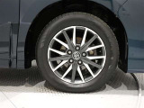 タイタサイズは(205/60R16)でクルマにマッチした純正アルミホイールです。