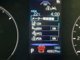 視認性に優れたメーターを採用しており、走行中でも車速や情報が分かりやすく表示されます。運転時の視線移動をむりのない範囲に抑え、快適で安心感のあるドライブをサポートします。