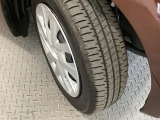 安全に走行するためには空気圧の確認をはじめ溝の深さ、ひび割れの等の点検が必要です。点検時に交換が必要と判断した場合は交換いたします。