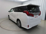 展示車はお客様のお住いの近くのネッツトヨタ石川のお店まで移動も可能です。最寄りの店舗までお気軽にご相談ください。