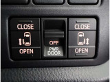 両側パワースライドドア付きだから、狭い駐車スペースなどでの 乗り降りラクラク!小さなお子さまのいるご家庭には嬉しい装備。
