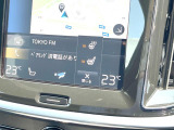 【2ゾーンエアコンディショナー】運転席と助手席でそれぞれお好みの温度に設定可能。同乗者にも配慮した、最適な車内空間をお届け致します。