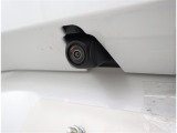 バックカメラが付いているので後方確認が非常にしやすいです。今や運転初心者も熟練者も必須装備!ついていて損はないですね♪
