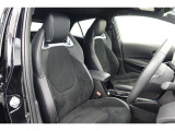 しっかりとしていて上質な座り心地のシートです。 座り心地も良くて長時間の運転も快適ですよ。 肌触りの良いシートが評判です。