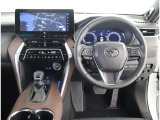 高いホールド性で運転姿勢が安定します。長距離ドライブでも疲れにくいのが魅力です。快適なドライビングライフをお送りください♪