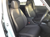 シートはフィット性も良く、楽な運転姿勢を保てます。