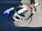 充電ケーブル装備!ご自宅での普通充電時に必要となります。
