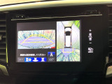 【マルチビューカメラシステム】専用のカメラにより、上から見下ろしたような視点で360度クルマの周囲を確認することができます☆死角部分も確認しやすく、狭い場所での切り返しや駐車もスムーズに行えます。