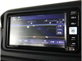 純正ナビを装備。タッチパネル式で使いやすく、お出かけもラクラクです。