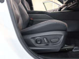 パワーシート搭載。微妙な調整が手軽にでき、ピッタリなポジションで運転することが可能です。