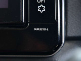 9インチ大画面の日産純正ナビゲーションMM321D-Lが付いています。
