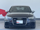 Audiの象徴であるシングルフレームグリルをよりワイドで低くシャープなデザインとすることでワイド&ローのフォルムを協調しています。