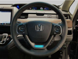 運転にかかわる様々な操作を安全に行えるように視点移動が少なく操作性に配慮されたスイッチ類が凝縮されたコクピットです。