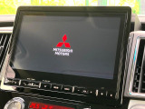 【大画面ナビ】人気の大型10インチナビを装備。存在感のある大画面はインパクト大!ナビ利用時のマップ表示は見やすく、テレビやDVDは臨場感がアップ!いつものドライブがグッと楽しくなります♪
