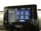 【ディスプレイオーディオ】・・・大型ディスプレイに各種オーディオ機能(AM/FMチューナー、Bluetooth対応)とスマートフォン連携機能を搭載。