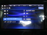 地デジTV、FM&AM視聴、Bluetooth対応になっており、多機能ですよ♪また、スマートフォンアプリと連携して、ご自宅のレコーダーなどの映像を、本機で視聴できます☆素敵な音楽で楽しいドライブを★