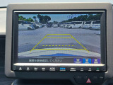 駐車時の安全確認をサポートするバックカメラも使用できます。インターナビで様々な情報を得ることもできます。