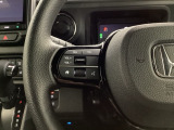 ステアリング左手側はオーディオ関連の操作スイッチです。視線を逸らすことなく運転に集中できます