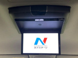 【フリップダウンモニター】大画面モニターで後席でもエンタメをお楽しみいただけます。小さなお子様にも大人気の装備です♪