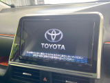 【メーカー純正ナビ】インテリアに溶け込むスタイリッシュな「専用設計」メーカーナビを装備♪視認性や操作性など基本性能にも優れ、より上質なカーライフをお楽しみいただけます。