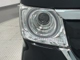 LEDヘッドライトは、点灯の瞬間から最大光量を発揮し、突然暗くなるトンネルなどでの安定感を高めます。