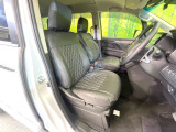 運転席シート廻りは使用感も少なく、良好な状態となっています。前オーナー様が丁寧に使っていたことがよくわかりますね。