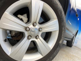 ●純正17インチアルミホイール:輸入車ならではの卓越した走りを支えるホイールと足回りです!日本車の走りに慣れている方にもぜひ体感して頂きたいほど、高いレベルでまとまっています!