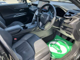 高いホールド性で運転姿勢が安定します。長距離ドライブでも疲れにくいのが魅力です。快適なドライビングライフをお送りください♪