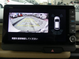 リアカメラが装備されており、後方の安全確認はもちろんのこと狭い場所での駐車や雨の日・夜間など視界の悪いコンディションでのストレスの軽減にもなります。