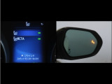 隣車線を走る車両をレーダーで検知し、ドアミラーでは確認しにくい後側方エリアに存在する車両に加え、急接近してくる車両も検知します。車両を検知するとドアミラーに搭載されたLEDインジケーターが点灯します。