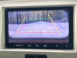 【バックカメラ】駐車時に後方がリアルタイム映像で確認できます。大型商業施設や立体駐車場での駐車時や、夜間のバック時に大活躍!運転スキルに関わらず、今や必須となった装備のひとつです!