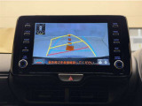 バックガイドモニター付きです。車の後方に小型カメラが付いており、バックする際の後方の様子をモニター上に表示します。