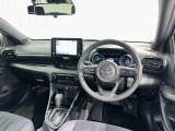 運転席まわりです。 各操作スイッチは使いやすい位置に配置されてます。