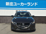 MAZDAらしい凛とした表情。滑らかなヘッドライトがあなたのドライブを優しくリードしてくれます。The MAZDA-like dignified look. Smooth headlights gently lead your drive.