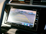 バックカメラの画像です。ガイドラインがスムースな車庫入れをサポートいたします。車庫入れの安心感がアップしますね。