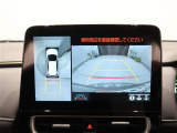 パノラミックビューモニター付きです。車両を上から見たような映像をディスプレイオーディオ画面に表示。運転席からの目視だけでは見にくい、車両周辺の状況をリアルタイムでしっかり確認できます。