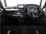 ◆視界広々で非常に運転しやすくロングドライブでも疲れを感じさせないすっきりとまとまったインパネ周りです。