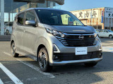【車検・点検もおまかせください】 お買い上げ頂いたお車の整備も当社工場で行います。ディーラー基準の安心な整備でお客様の車検・点検もサポートします。
