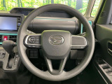 インテリアに合わせたデザインのステアリングは、運転される方のことも考え、運転しやすい形状、大きさです。是非一度、実際に触ってお確かめください。