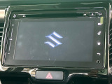 【メーカー純正ナビ】インテリアに溶け込むスタイリッシュな「専用設計」メーカーナビを装備♪視認性や操作性など基本性能にも優れ、より上質なカーライフをお楽しみいただけます。