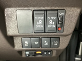 両側電動スライドドアは運転席から操作ができるよう、操作スイッチが付いています。Hondaセンシング用のVSA(ABS+TCS+横滑り抑制)解除と路外逸脱抑制機能のオンオフスイッチなどがあります。
