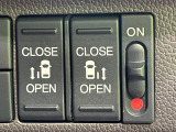 【電動サイドステップ】車高の高いお車でも、これがあれば小さいお子様の乗り降りも楽々♪スライドドアと連動して作動する為、煩わしい操作は不要です!