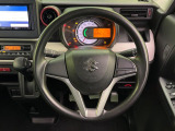 インテリアに合わせたデザインのステアリングは、運転される方のことも考え、運転しやすい形状、大きさです。是非一度、実際に触ってお確かめください。