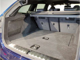 【トランクルーム】十分な容量を確保したトランクルーム。環境へ配慮したスペアタイヤ非搭載のBMW。その分、トランクスペースを有効活用できる様にしてあります。