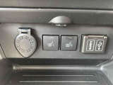 座席のシートを温めるシートヒーター!その温かさは一度経験したら欠かすことができません!エアコンで乾燥しやすい車内も防ぐ事ができます!